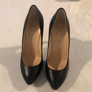 Giuseppe Zanotti black leather pumps 38